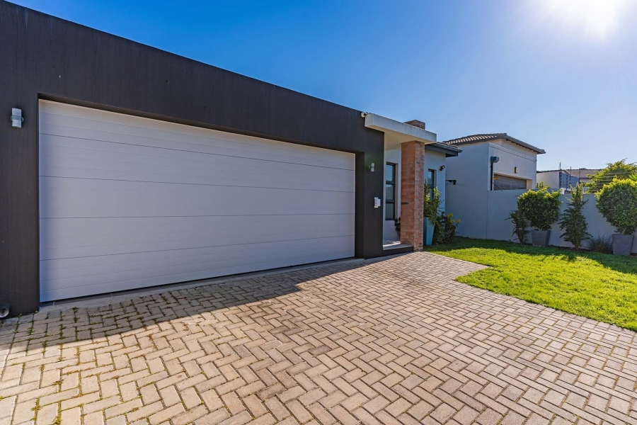 3 Bedroom Property for Sale in Parklands North Western Cape